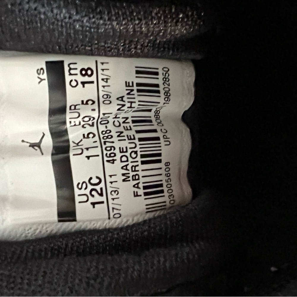 Jordan Black Sneakers with Sleek Design and Supportive Midsole - Picture 6 of 6